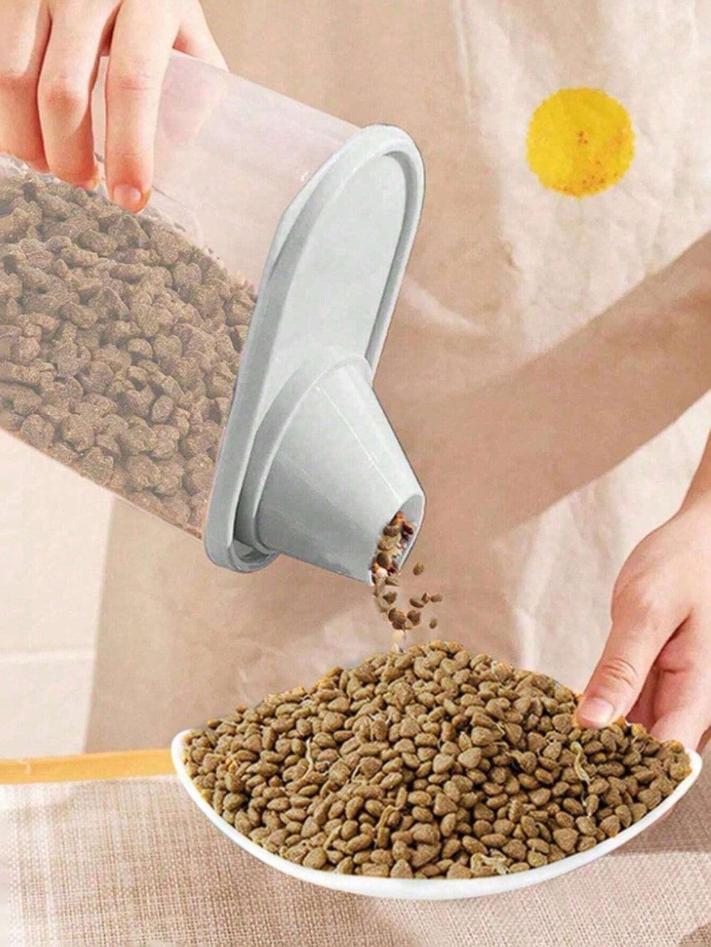 Plastic Pet Food Storage Bin with Sealed Lid – Airtight Food & Snack Container for Cats & Dogs